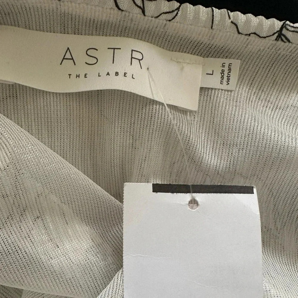 NWT ASTR The Label long sleeve Surplice Wrap Top - Picture 7 of 8